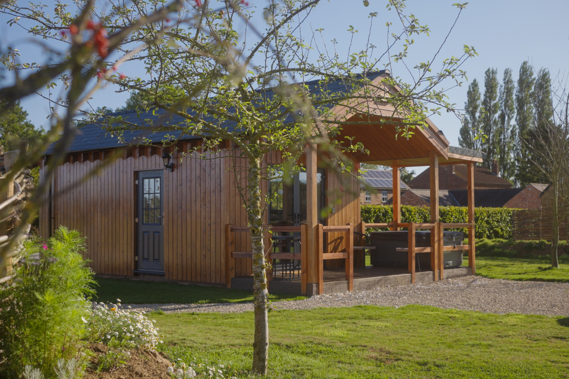 Waterlily glamping cabin 