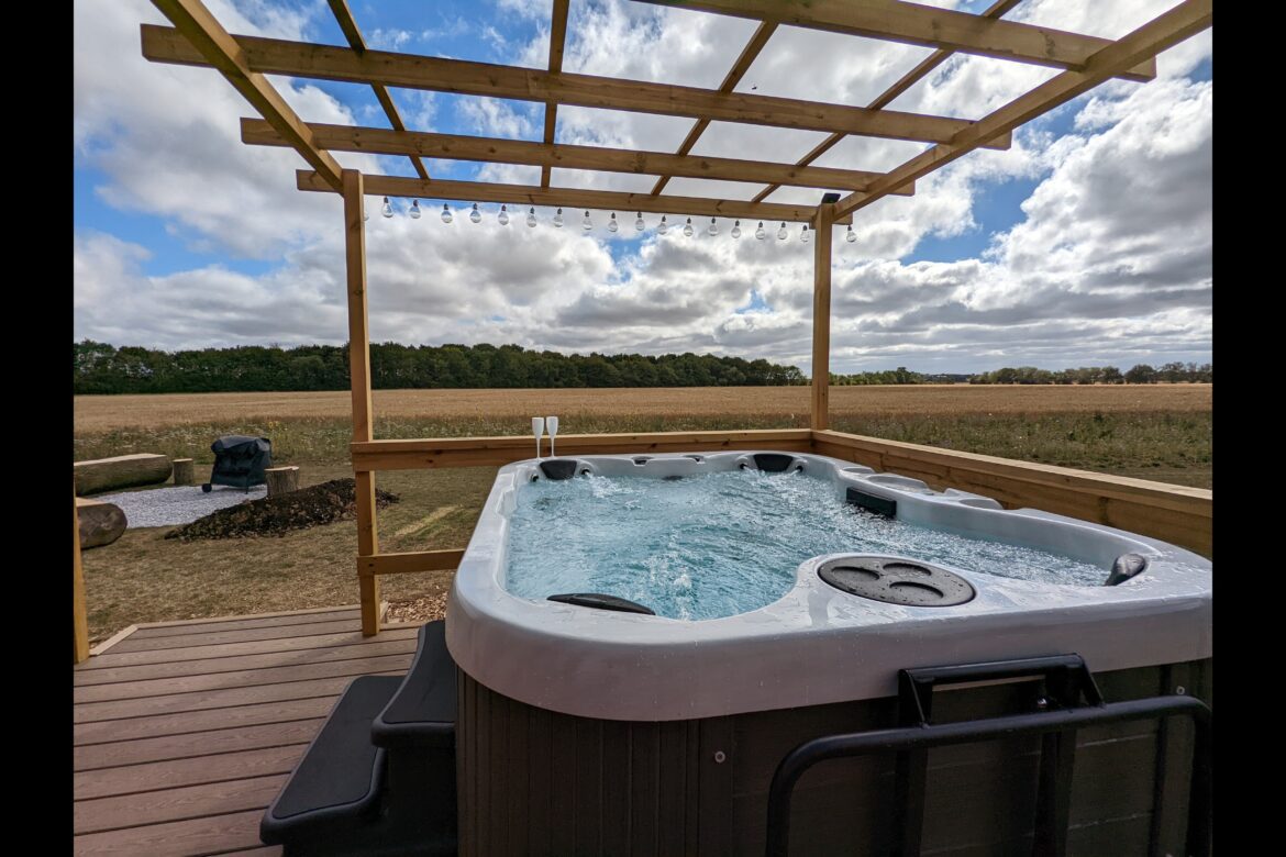 Jolly cabin hot tub 
